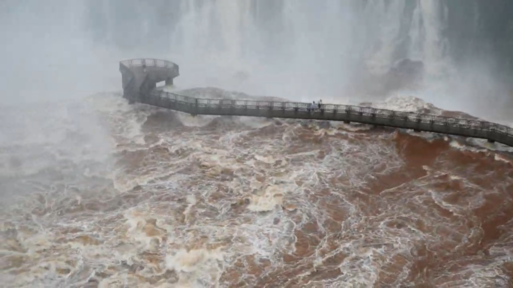 Vazão d’água das Cataratas do Iguaçu continua bem acima da média 2 imagem 2023 07 14 130135802