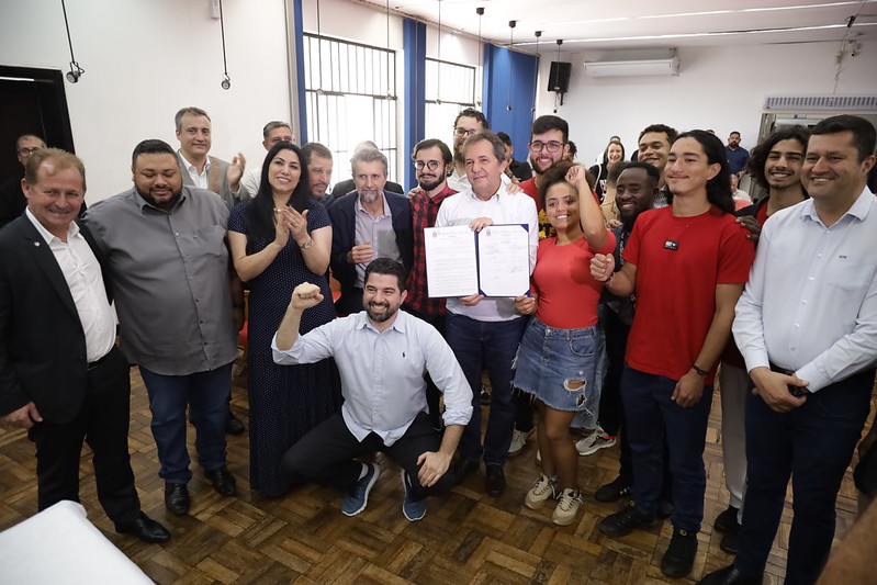 Dia histórico: Sancionada a Lei do Passe Livre para estudantes de Foz do Iguaçu 3 passe 234