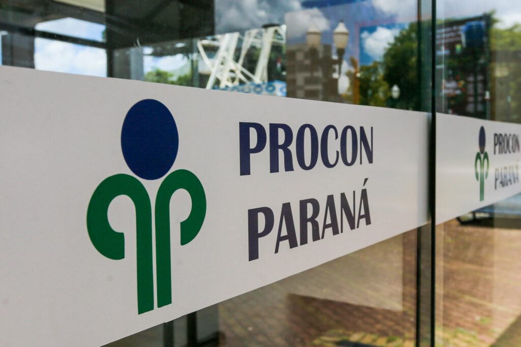 Procon-PR lança cartilha com orientações para compra de veículos usados