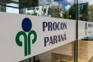 Procon-PR lança cartilha com orientações para compra de veículos usados