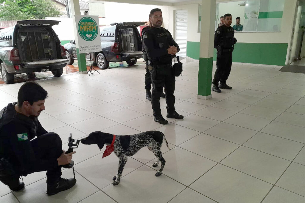Deppen de Foz promove palestra a adolescentes sobre prevenção às drogas na Guarda Mirim 3 esc social2