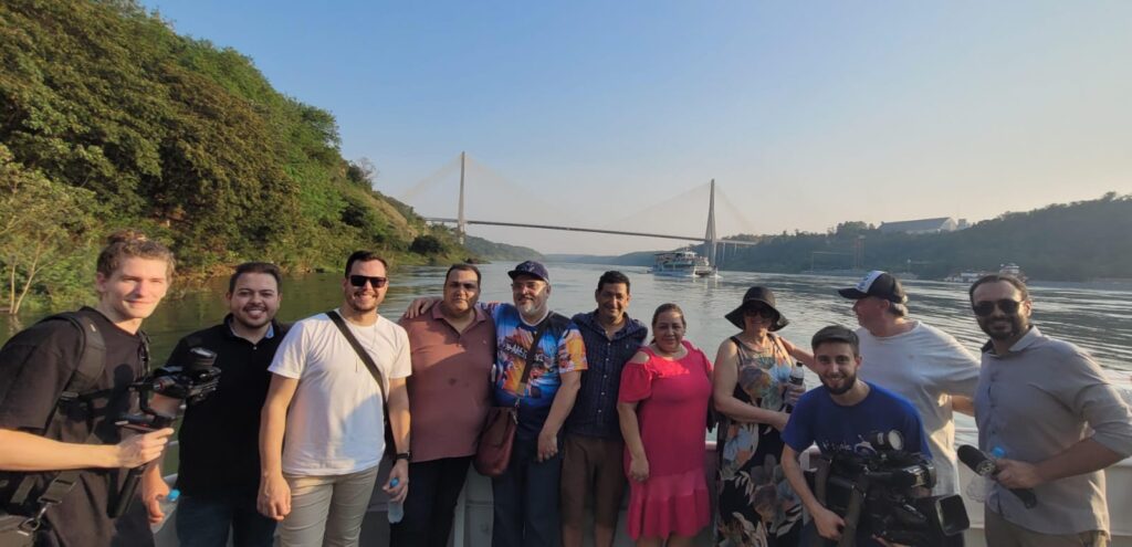Tradicional City Tour de Foz agora inclui passeios pelas águas dos rios Paraná e Iguaçu 11 jornalistas do city tour