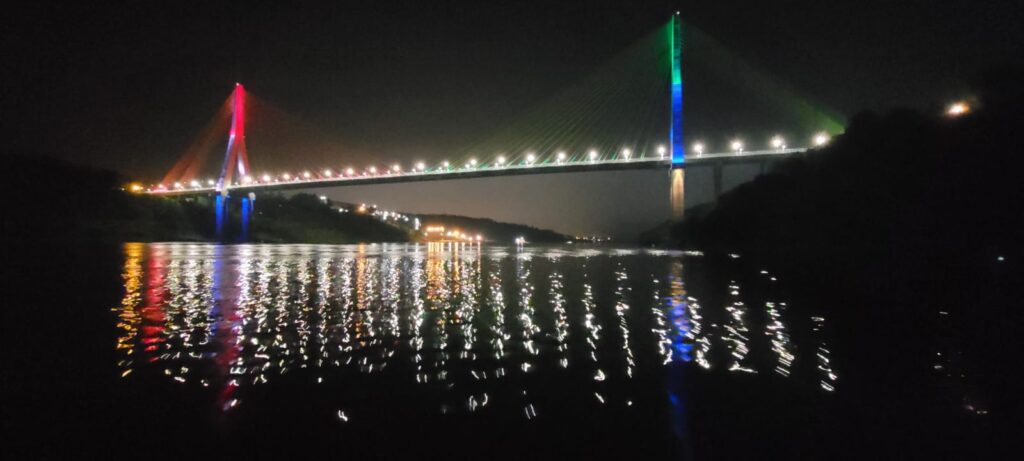 Tradicional City Tour de Foz agora inclui passeios pelas águas dos rios Paraná e Iguaçu 10 ponte