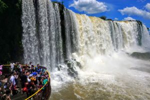Feriadão de Páscoa contribui para um forte movimento em março nos atrativos de Foz