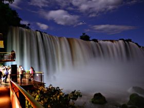 cataratas ao luar