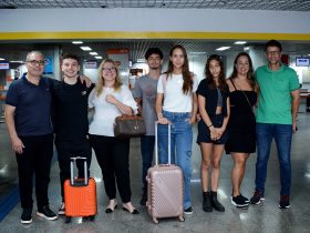 familias foram se despedir dos jovens 1