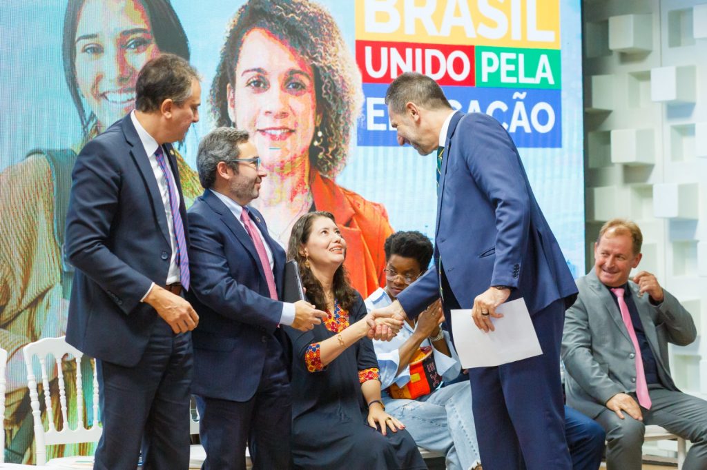 Cerimônia marca parceria para a retomada das obras do campus da Unila 3 6e4afa13 2f21 405b a5a2 84c88d703452