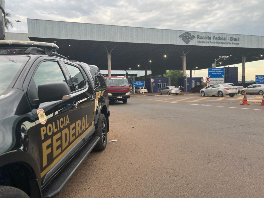 Polícia prende na Ponte da Amizade em Foz guia de viagem por promover migração ilegal 2 Polícia prende na Ponte da Amizade em Foz guia de viagem por promover migração ilegal