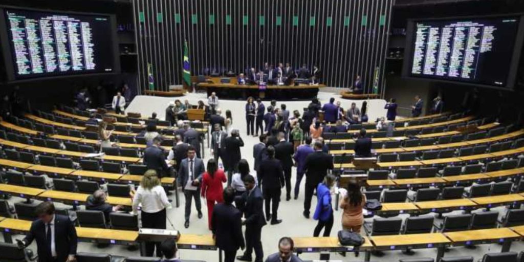 Deputados que se diziam bolsonaristas votaram contra isenção do IR até R$ 5 mil 2 Deputados que se diziam bolsonaristas votaram contra isenção do IR até R$ 5 mil