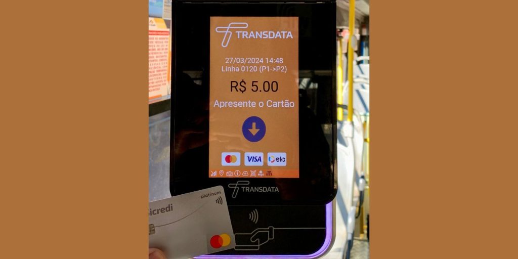 Passagem no transporte coletivo de Foz do Iguaçu já pode ser paga com cartão de crédito e débito 2 Transporte coletivo de Foz aceita cartão de crédito e débito para pagar passagem