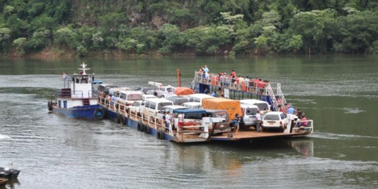 Baixo nível do rio Paraná suspende serviço de balsas entre Paraguai e Argentina