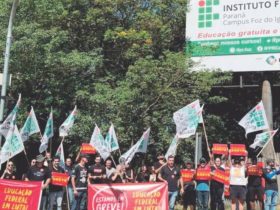 IFPR e UNILA promovem ato unificado em defesa da educação pública federal