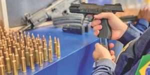 Forças policiais recolheram mais de 60 armas e quase 6 toneladas de maconha nos últimos meses em Foz