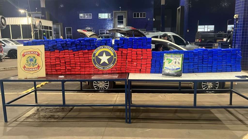 Fiscalização localiza mais de 400kg de maconha em carro com placas paraguaias