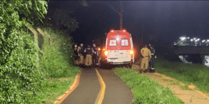 Morador de rua morre eletrocutado ao tentar furtar fios de um poste na Vila A em Foz