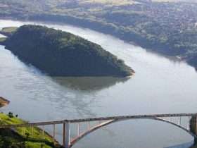 Como é cruzar Ponte da Amizade a pé?