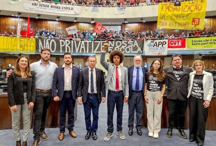 Deputados recorrem ao STF para suspender terceirização de escolas públicas no Paraná