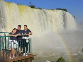 Foz do Iguaçu responde por mais de 70 % dos estrangeiros que visitaram o Paraná em 2024