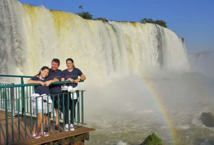 Foz do Iguaçu responde por mais de 70 % dos estrangeiros que visitaram o Paraná em 2024