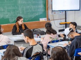 Cerca de um milhão de estudantes da rede estadual voltaram às aulas nesta quarta, 24