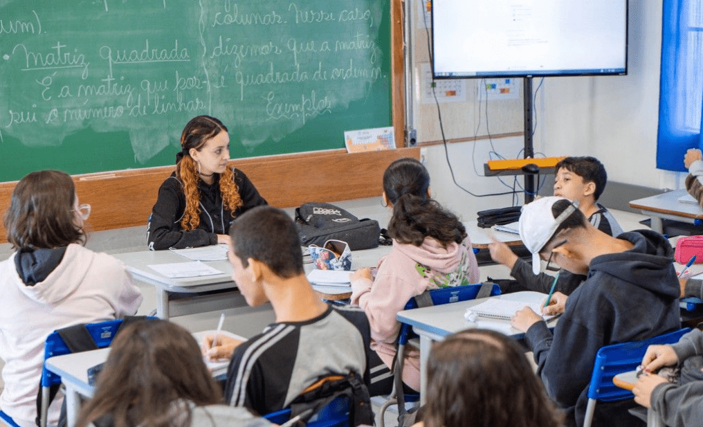 Cerca de um milhão de estudantes da rede estadual voltaram às aulas nesta quarta, 24