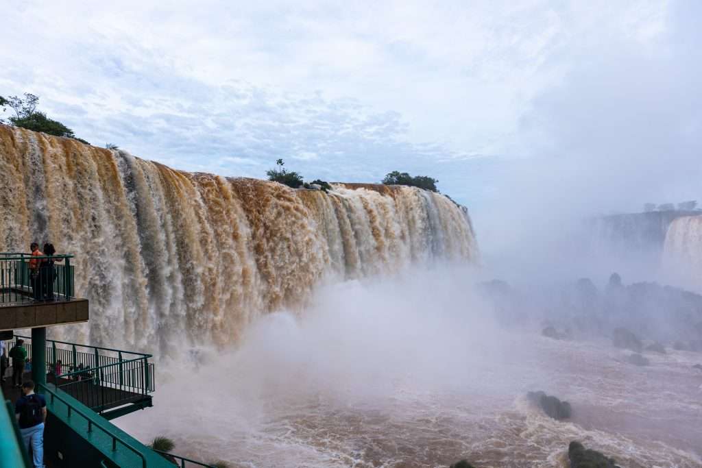 Mais de 86,4% dos estrangeiros que visitaram o Paraná em 2024 foram às Cataratas