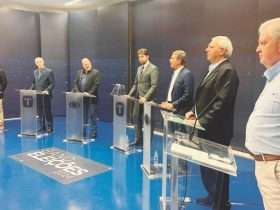 Candidatos destacam propostas e evitam confrontos no 1º debate das eleições em Foz