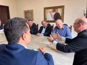 Prefeitura precisa cuidar dos moradores de Foz do Iguaçu, diz Zé Elias em encontro com bispo Sérgio de Deus