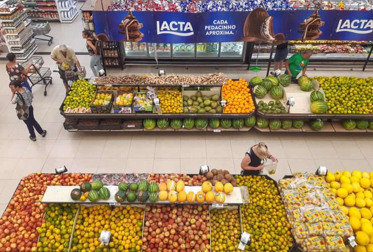 prateleiras supermercado foto rdziura 130443