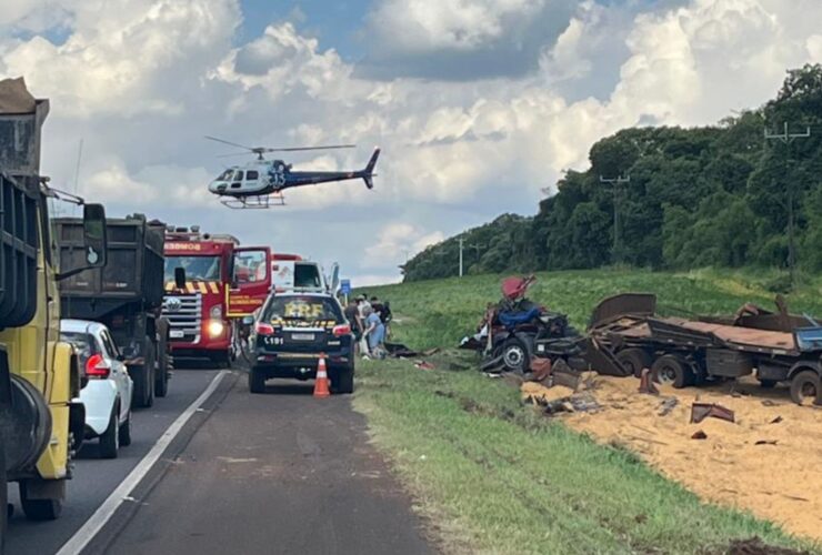 Motorista de caminhão gravemente ferido em acidente na BR-277 em Céu Azul