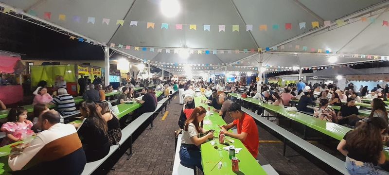 Arraiá do Padroeiro abre temporada de festas juninas em Foz do Iguaçu 2 O pároco da São João Batista, padre Willian Alves de Paiva, convida toda a população e visitantes a prestigiar o Arraiá do Padroeiro, “que reúne fé, união e diversão para toda a família”. Foto: Divulgação