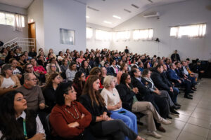 Lançamento reuniu diversos profissionais da Secretaria de Educação. Foto: Rafael Macri / PMM