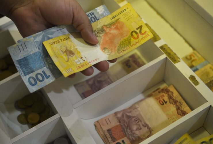 dinheiro caixa mcajr abr 2907221127