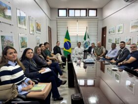 O encontro foi realizado na sala de reuniões anexa ao gabinete do prefeito, General Silva e Luna. Foto: Divulgação/ PMFI
