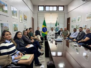 O encontro foi realizado na sala de reuniões anexa ao gabinete do prefeito, General Silva e Luna. Foto: Divulgação/ PMFI