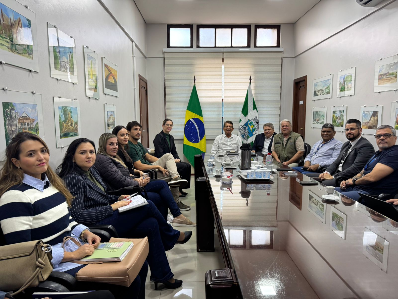 O encontro foi realizado na sala de reuniões anexa ao gabinete do prefeito, General Silva e Luna. Foto: Divulgação/ PMFI