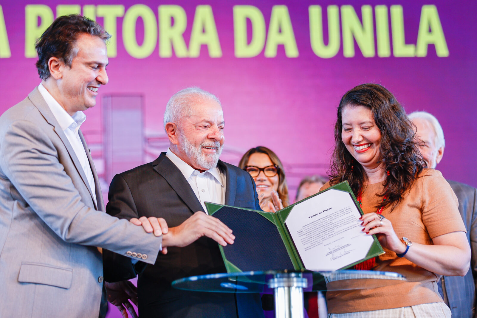 04.07.2023 - Presidente da República, Luiz Inácio Lula da Silva, durante cerimônia de assinatura do Protocolo de Intenções Itaipu/MEC/UNILA para retomada das obras do campus da Universidade Federal da Integração Latino-Americana (UNILA), e de posse da nova reitora. Hidrelétrica de Itaipu, Foz do Iguaçu - PR. Foto: Ricardo Stuckert/PR