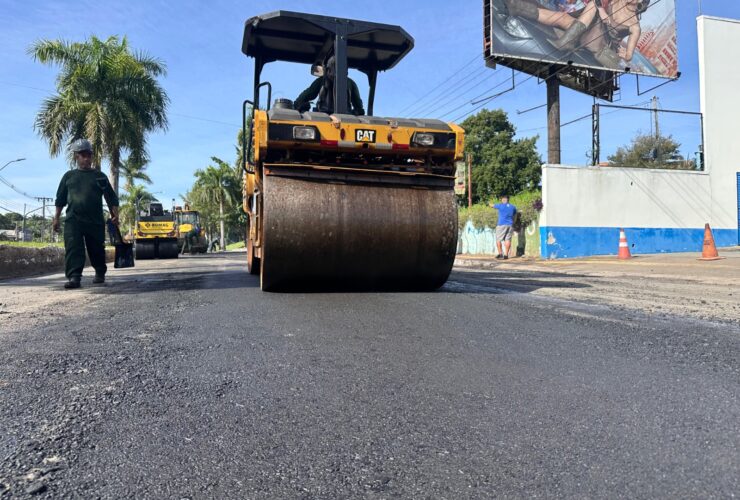 Asfalto quente na Avenida das Cataratas. Foto: Divulgação/ PMFI