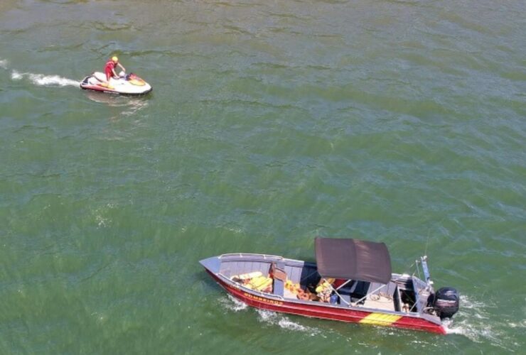 bombeiros de santa helena retomam buscas por desaparecido no lago em missal 8420d