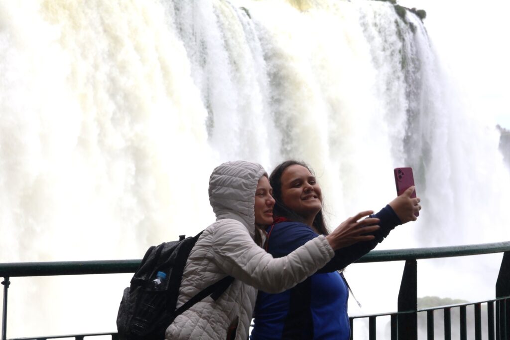 Mais de 1.200 alunos das APAEs do Paraná devem visitar as Cataratas do Iguaçu nesta semana 2 Imagem do WhatsApp de 2025 08 27 as 14.56.33 5f417302