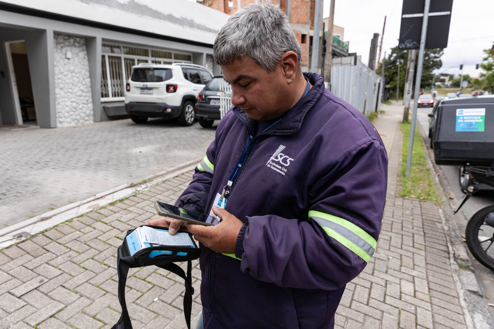 Novo modelo de negociação direta da Sanepar evitou 21 mil cortes de água em 5 meses 1 20251030 pagamento agente de corte sanepar 0658