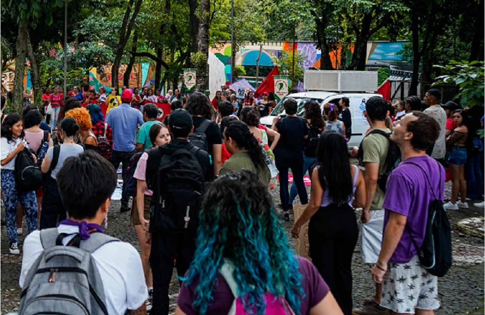Ato publico em Foz do Iguacu pede o fim da jornada 6 por 1