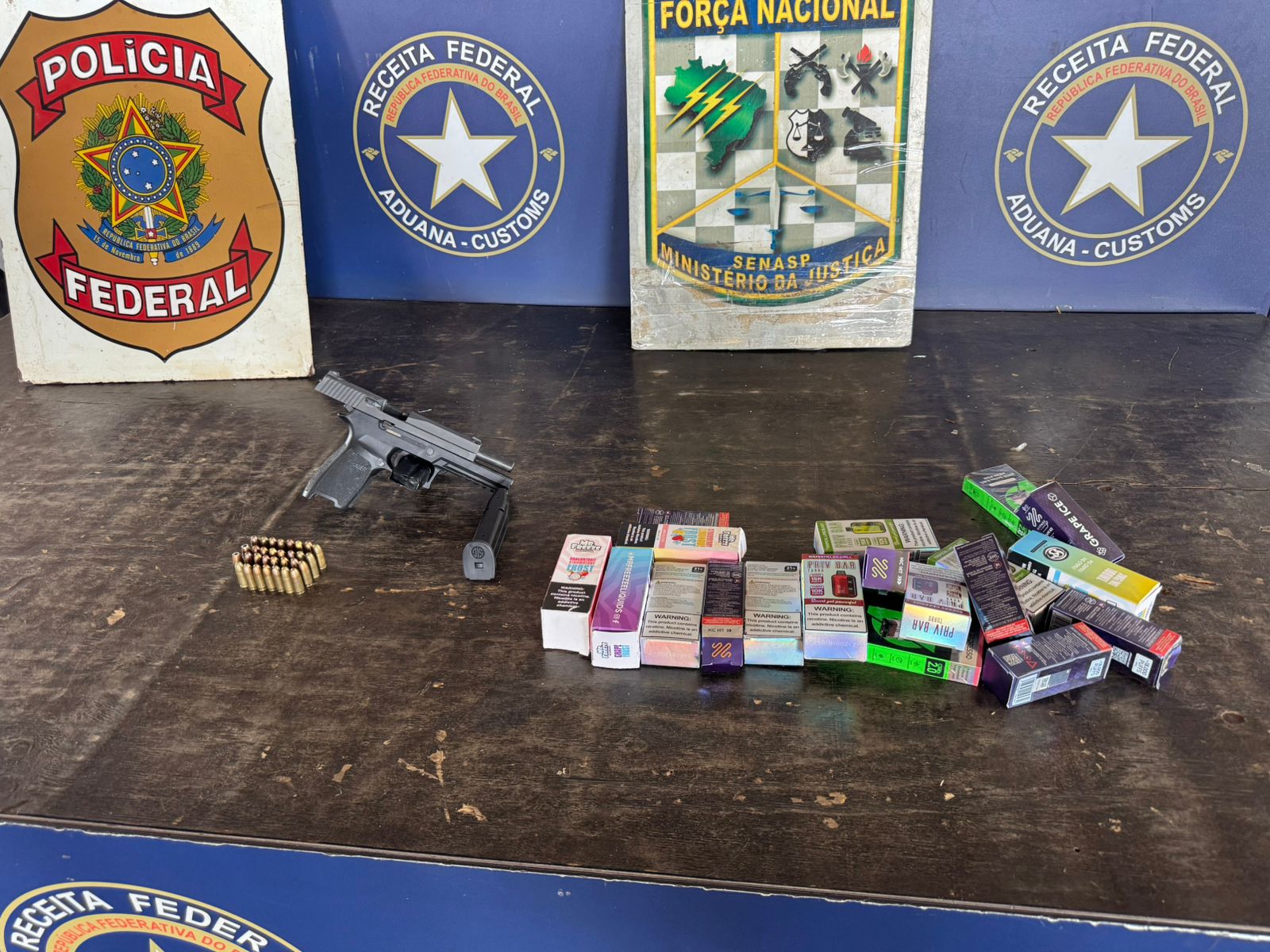 Vídeos mostram os esconderijos onde foram apreendidas armas de fogo e iPhones na fronteira Brasil e Paraguai 1 apreensoes ponte