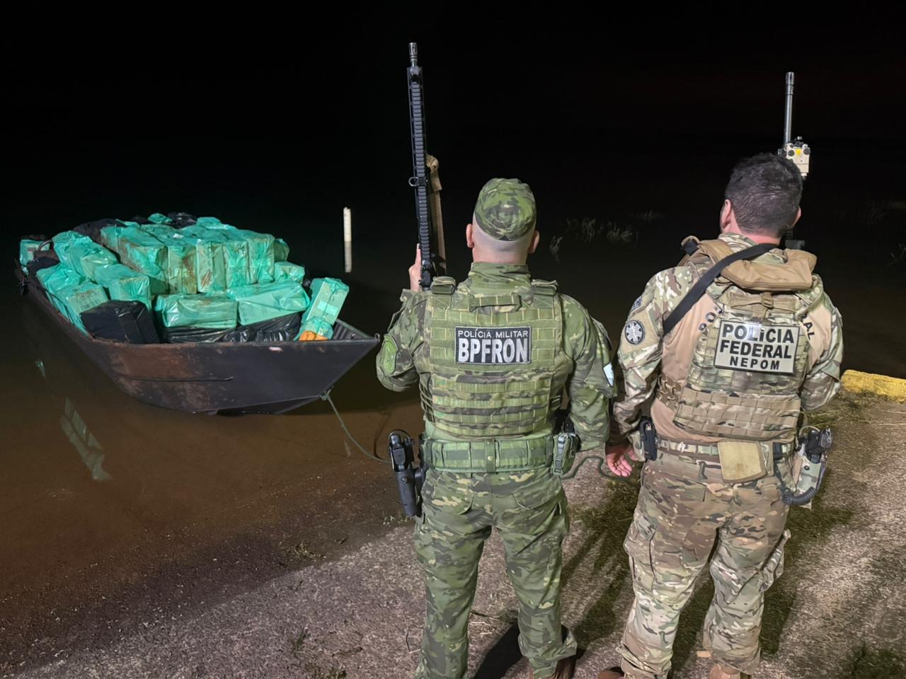 Embarcação com mais de 50 mil maços de cigarros contrabandeados é apreendida em Missal, no Lago Itaipu 1 embarcacao cigarros