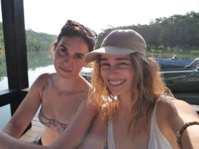 emilia clarke argentina iguazu selfie.jpg 1068x802 1