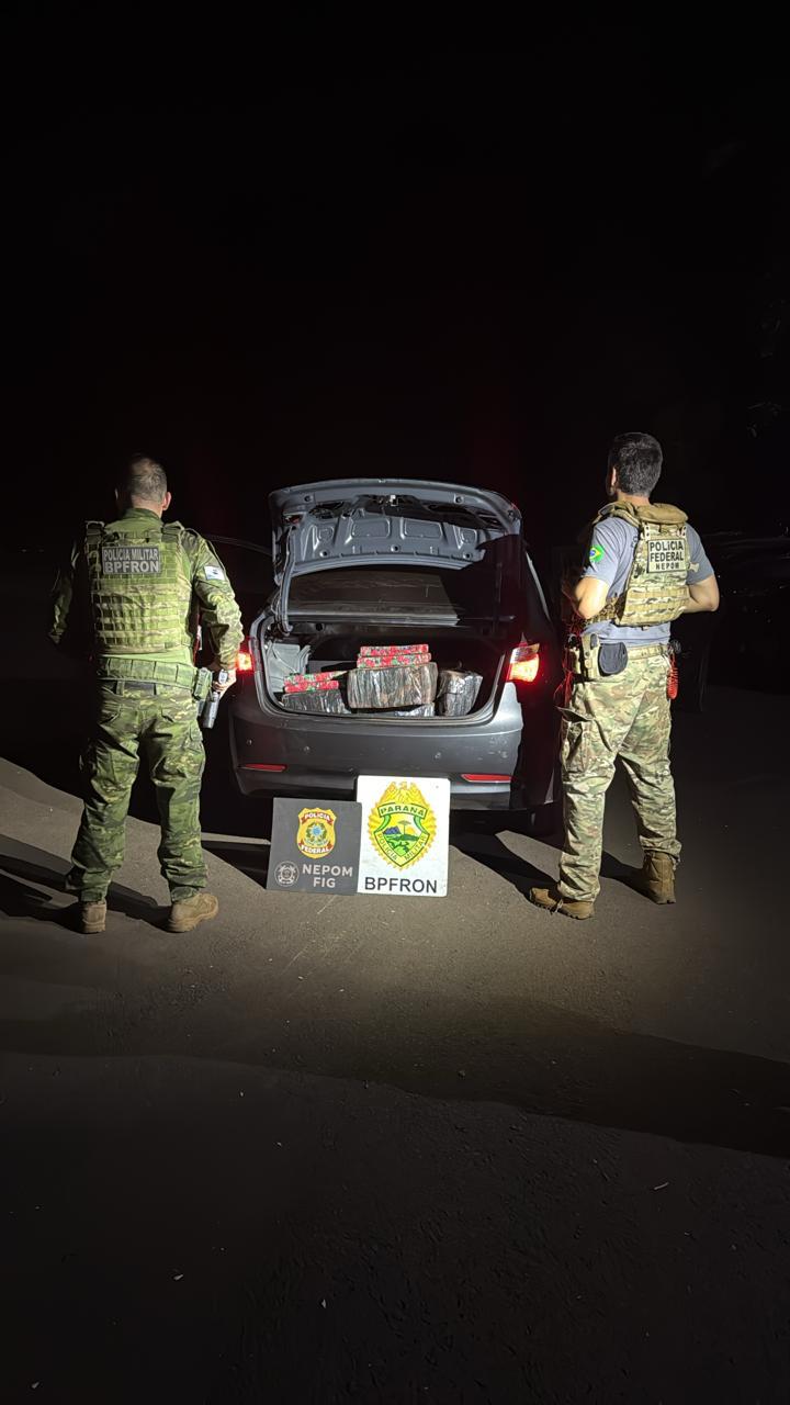 Policiais apreendem automóvel furtado carregado com maconha próximo ao Marco das Três Fronteiras, em Foz 1 furtado com maconha