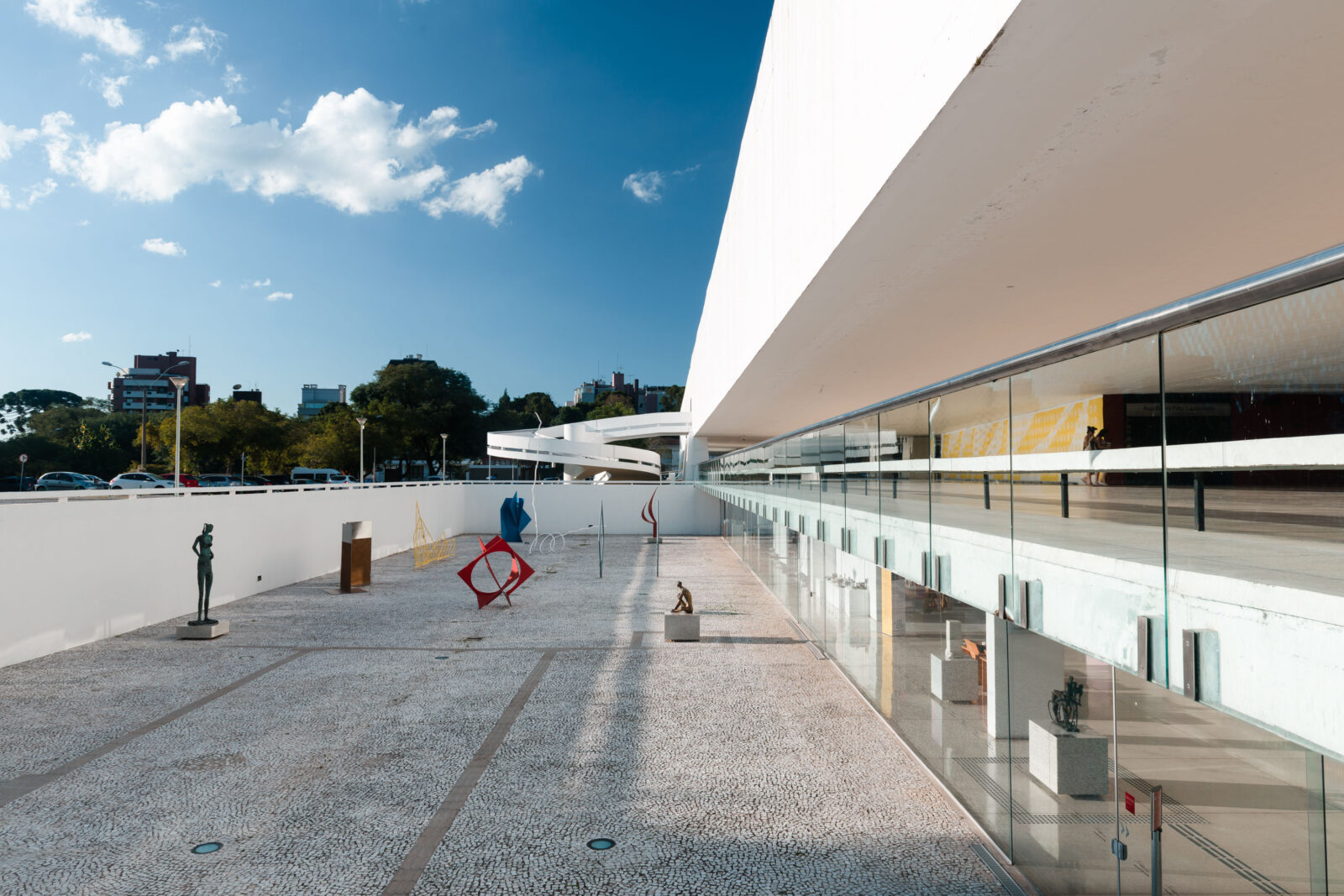 Museu Oscar Niemeyer realiza restauro em três obras de grandes dimensões 1 restauro obras mon foto marcello kawase 2