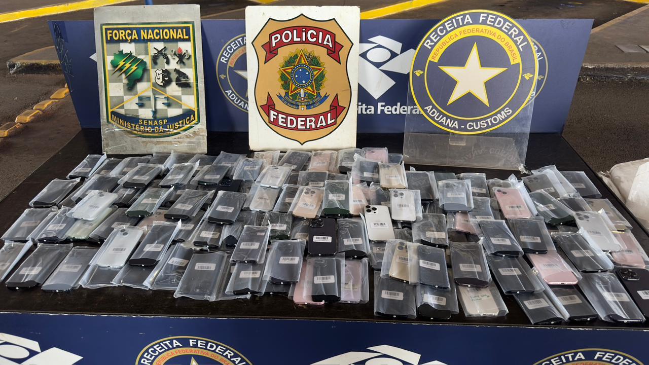 Mais de R$ 300 mil em smartphones e de diversos anabolizantes foram apreendidos na Ponte da Amizade 1 smartphones