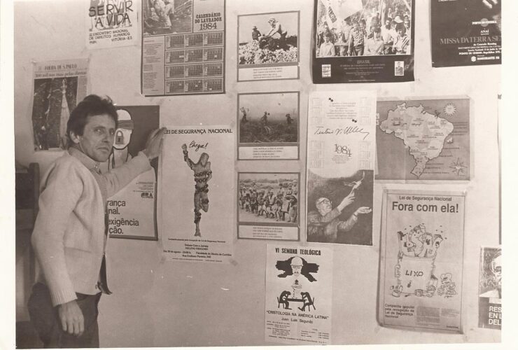 Foto 2 cartazes prisao 1