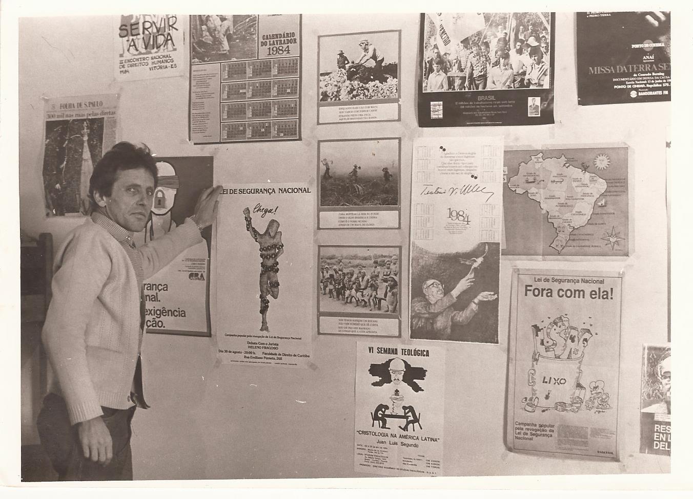 Foto 2 cartazes prisao 1